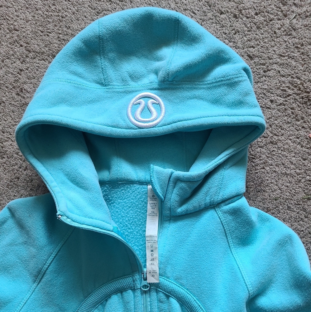 Lululemon Scuba Hoodie w/thumbholes
